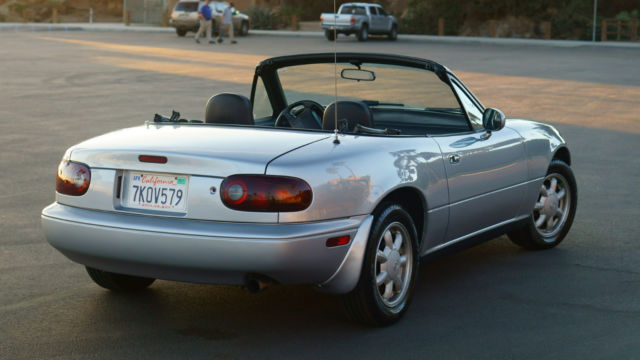 1991 Mazda MX-5 Miata Base Convertible 2-Door - photo 2