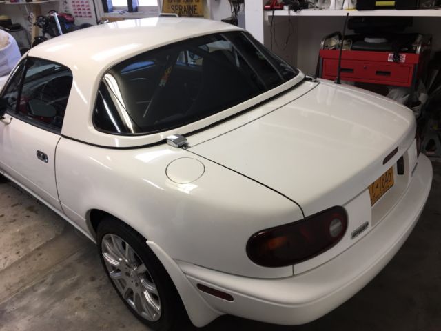 1991 Mazda MX-5 Miata 5 speed w/ hard top - photo 2