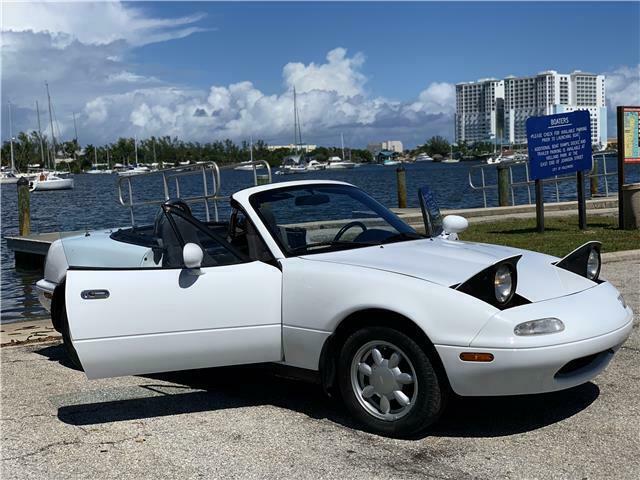 1991 Mazda MX-5 Miata 122,612 Miles White Convertible..CLN CARFAX,, AMAZING 1991 Mazda MX-5 Miata Special Edition