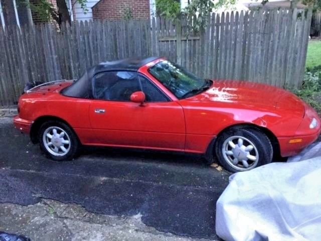 1991 Mazda MX-5 Miata Convertible Red, 155,000 Miles, For Parts or Repair. 1991 Mazda MX-5 Miata Luggage
