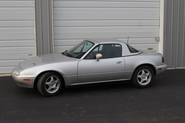1991 Mazda MX-5 Miata Base Convertable 2-Door - photo 5