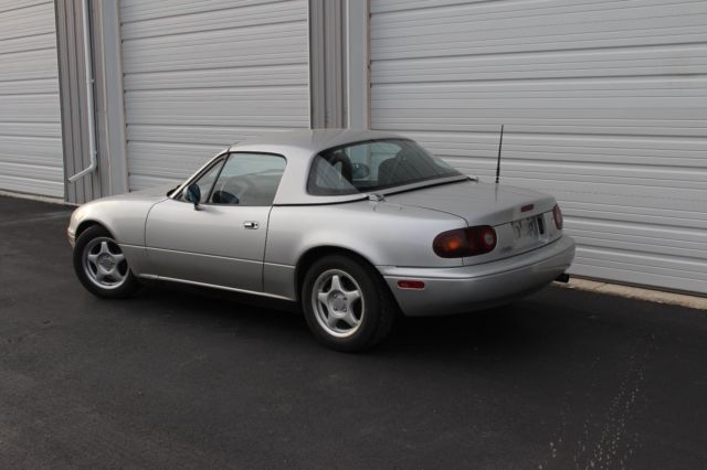 1991 Mazda MX-5 Miata Base Convertable 2-Door - photo 6