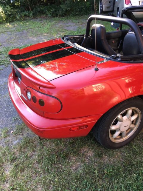 1991 Mazda MX-5 Miata Manual Transmission RED w/ Black Top 1991 Mazda MX-5 Miata