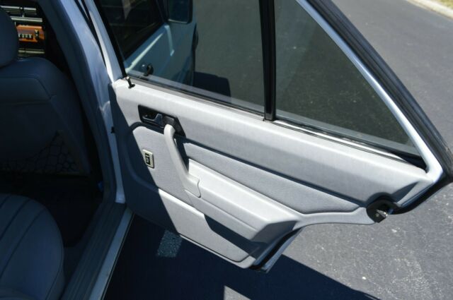 1991 Mercedes-Benz 190-Series 190E - photo 12