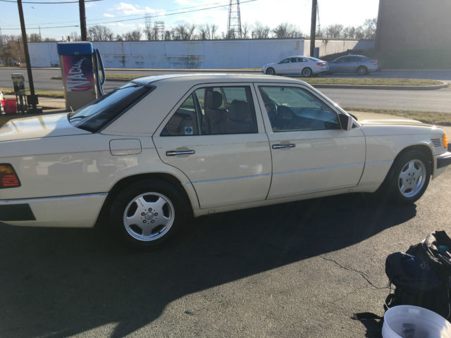1991 Mercedes 300D 2.5 Turbo- Runs but needs engine work. 1991 Mercedes-Benz 300-Series