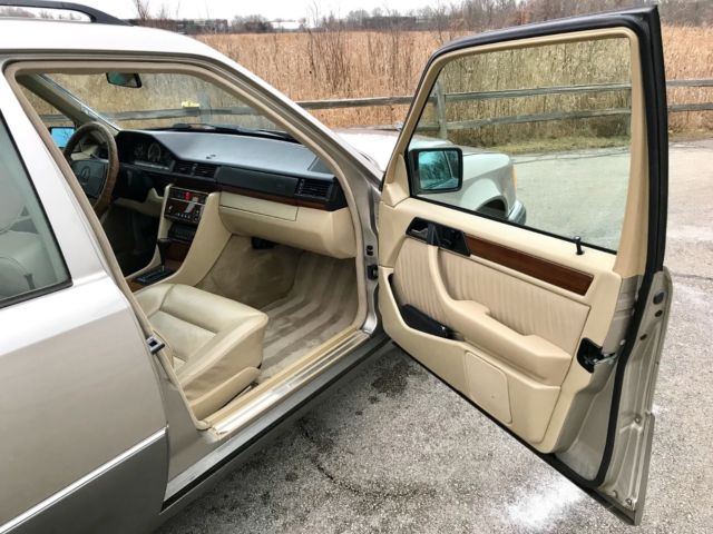 1991 Mercedes-Benz E-Class 300TE 4MATIC - photo 11