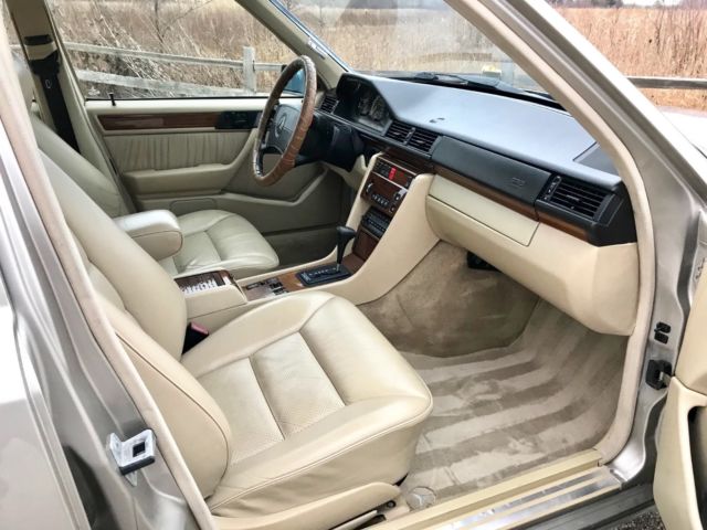 1991 Mercedes-Benz E-Class 300TE 4MATIC - photo 13