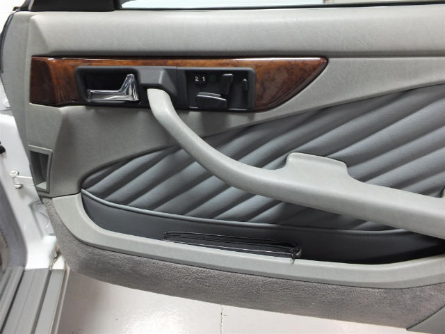 1991 Mercedes-Benz 560 Base Coupe 2-Door - photo 13