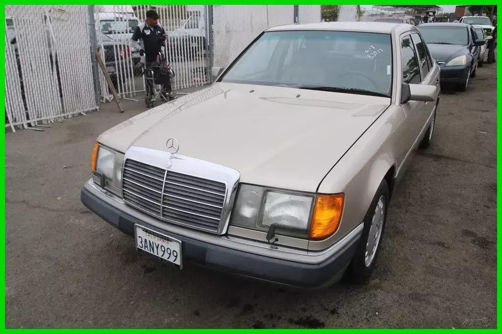 1991 Mercedes Benz 3.0 L 6 Cylinder NO RESERVE 1991 Mercedes-Benz 300-Series 300 E
