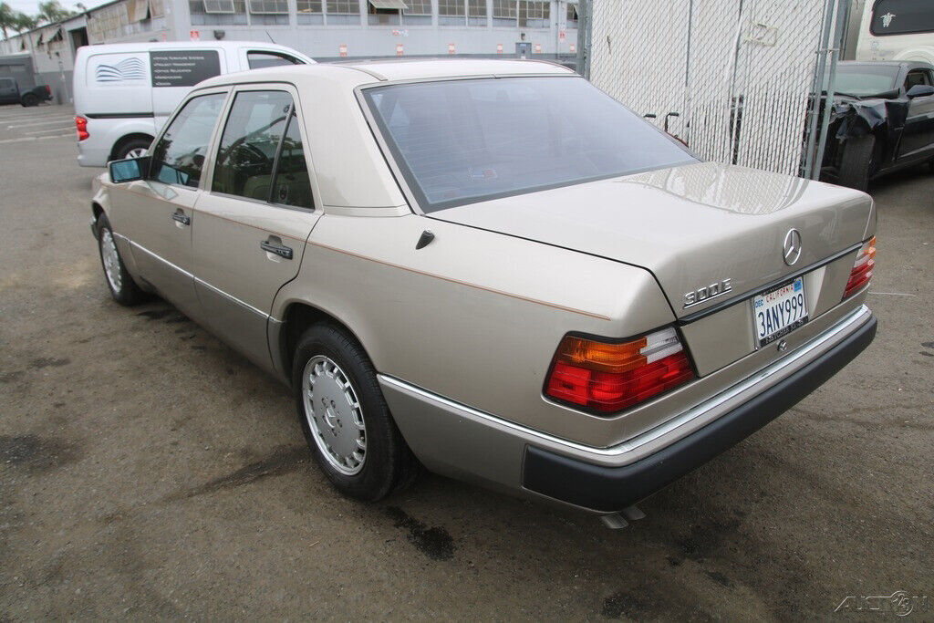 1991 Mercedes-Benz 300-Series 300 E - photo 4