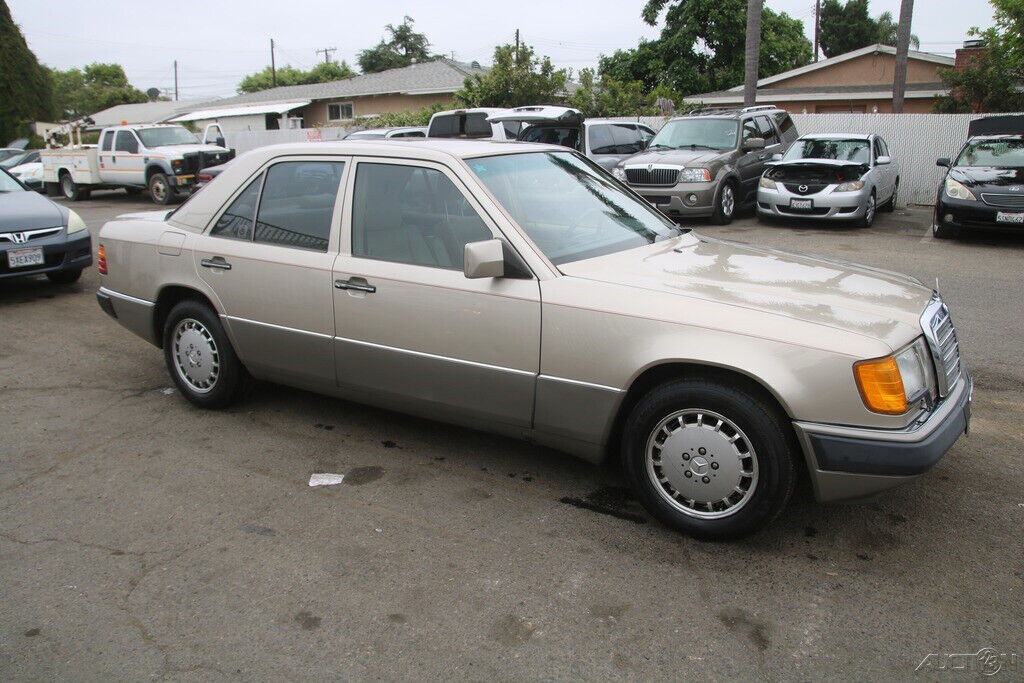 1991 Mercedes-Benz 300-Series 300 E - photo 7