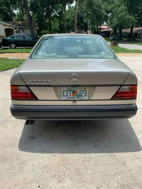 1991 Mercedes-Benz 300-Series - photo 2