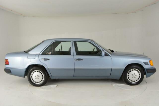 1991 Mercedes-Benz 300-Series 1-Owner !!! Clean Carfax !!! Turbo Diesel !!! - photo 2
