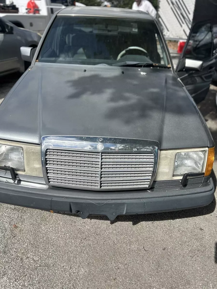 1991 Mercedes-Benz 300-Series Sedan Grey E 1991 Mercedes-Benz 300-Series E