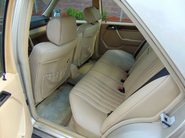 1991 Mercedes-Benz 300-Series - photo 10
