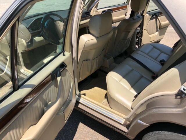 1991 Mercedes-Benz 300-Series - photo 7