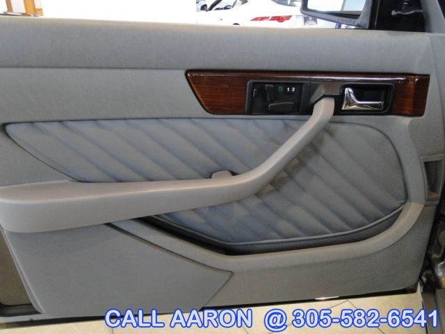 1991 Mercedes-Benz 300-Series Base Sedan 4-Door - photo 5