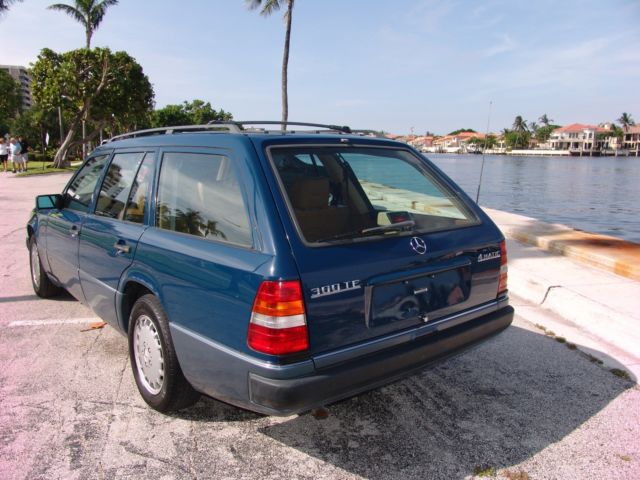 1991 Mercedes-Benz 300-Series 300TE 4MATIC - photo 3