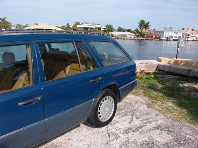 1991 Mercedes-Benz 300-Series Base Wagon 4-Door - photo 2
