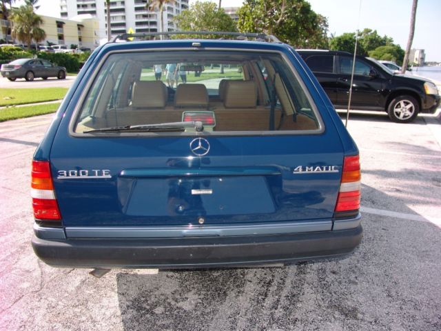 1991 Mercedes-Benz 300-Series Base Wagon 4-Door - photo 4