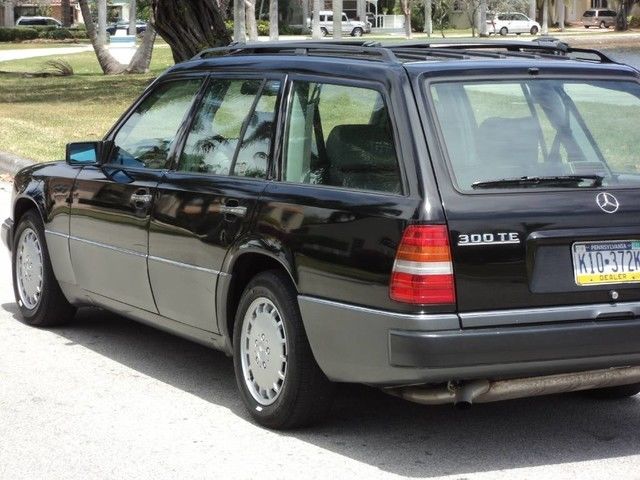 1991 Mercedes-Benz 300-Series Base Wagon 4-Door - photo 3