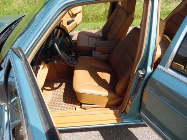 1991 Mercedes-Benz 400-Series Base Sedan 4-Door - photo 10