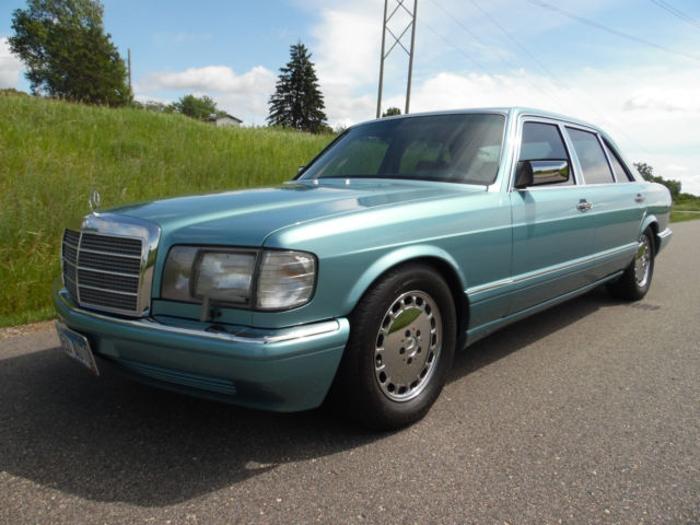 1991 Mercedes-Benz 400-Series Base Sedan 4-Door - photo 2