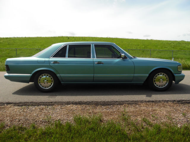 1991 Mercedes-Benz 400-Series Base Sedan 4-Door - photo 8
