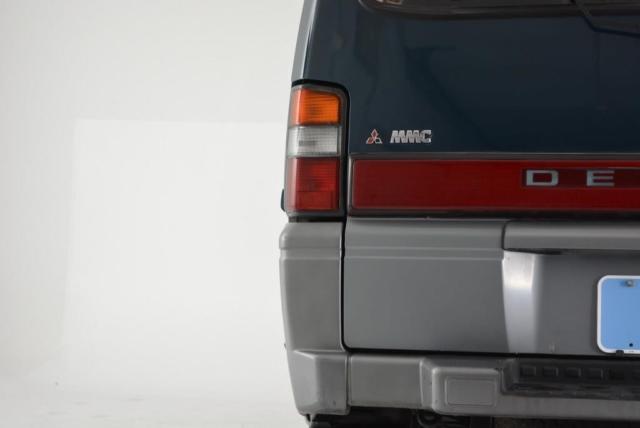 1991 Mitsubishi Delica Exceed 5-Speed 4WD - photo 4