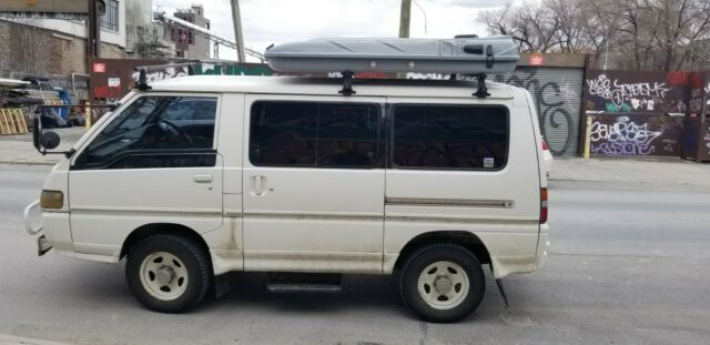 1991 Mitsubishi Delica - photo 2