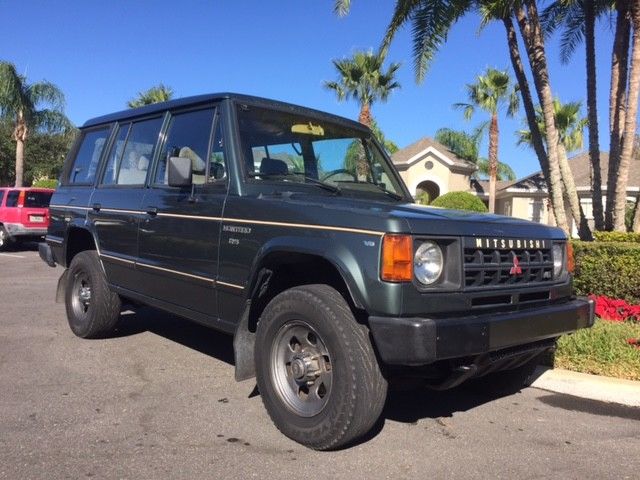1991 Mitsubishi Montero Base Sport Utility 4-Door - photo 2