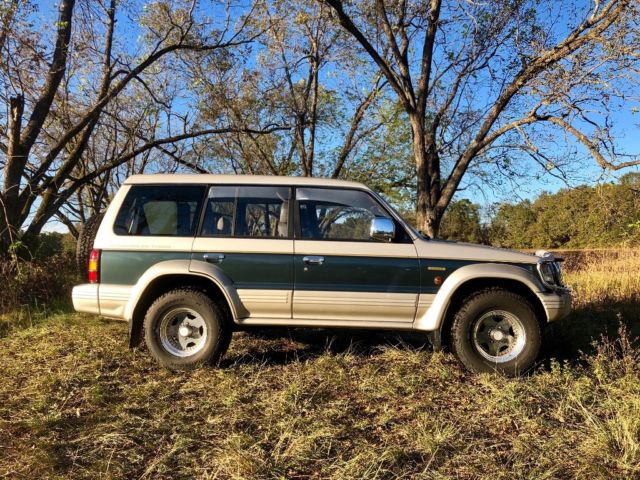 1991 Mitsubishi Pajero 4 Door - photo 2