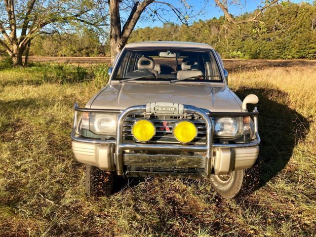 1991 Mitsubishi Pajero 4 Door - photo 3