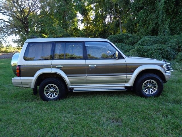 1991 Mitsubishi Montero LIMITED 4X4 TURBO DIESEL - photo 4