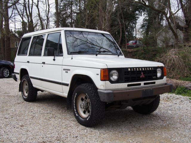 1991 Mitsubishi Montero - photo 2