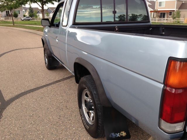 1991 Nissan Other Base Extended Cab Pickup 2-Door - photo 3