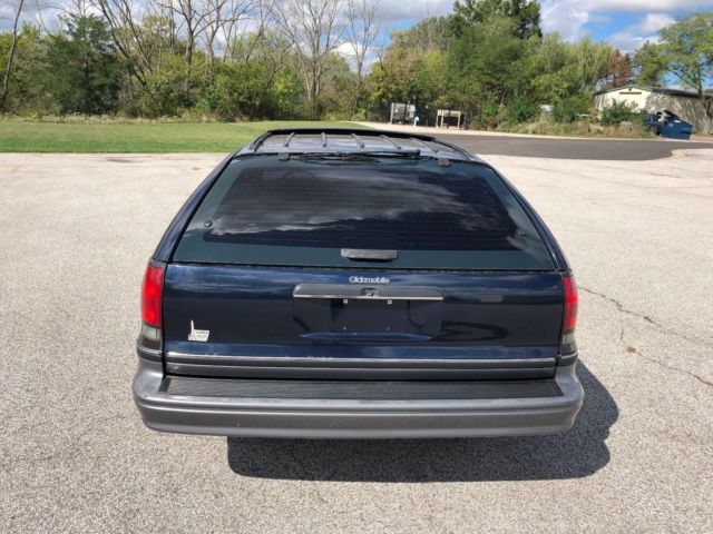 1991 Oldsmobile Custom Cruiser leather - photo 5