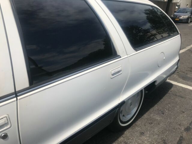 1991 Oldsmobile Custom Cruiser LTD - photo 11