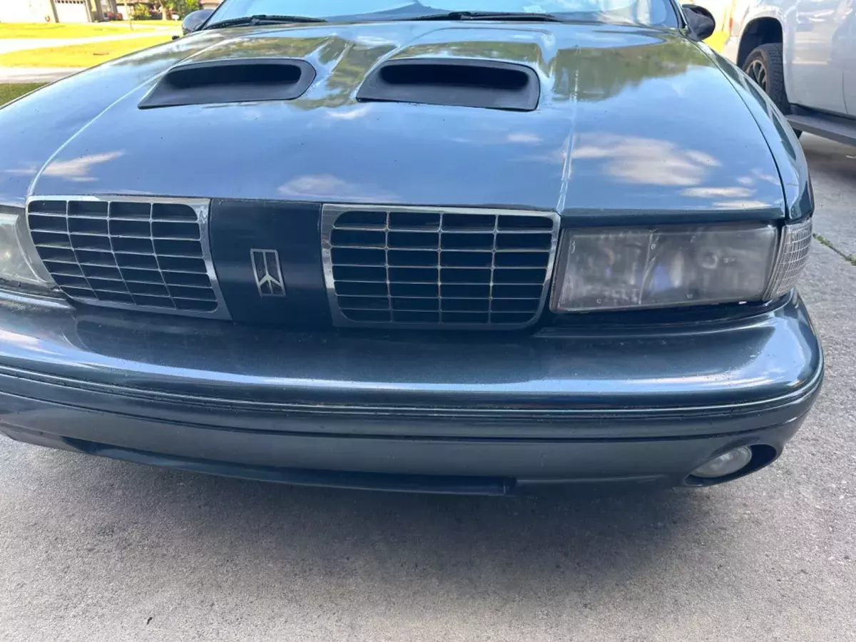 1991 oldsmobile custom cruiser 1 of a kind 4 seater DGGM air bags 18s Dark green 1991 Oldsmobile Custom Cruiser