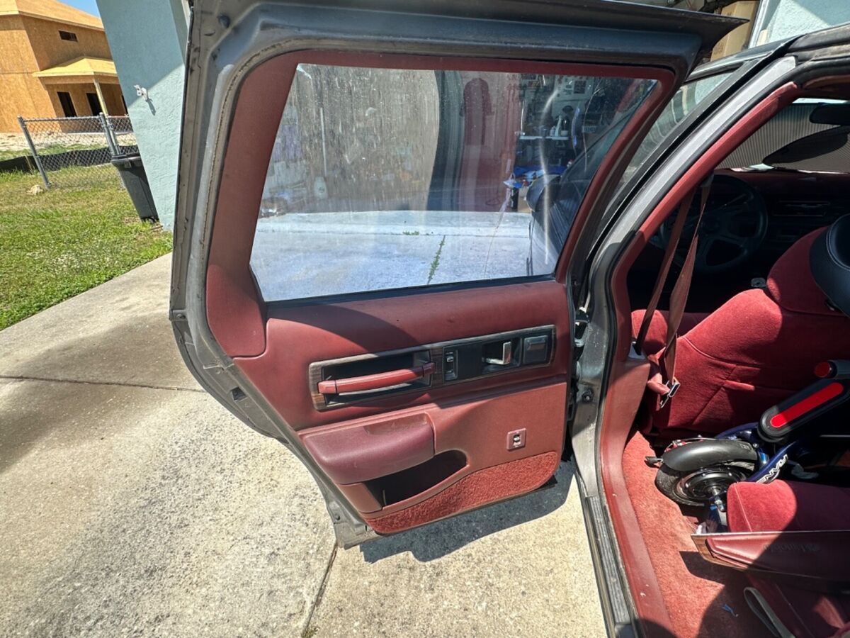 1991 Oldsmobile Custom Cruiser - photo 9