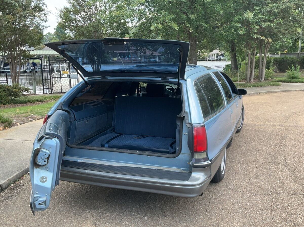 1991 Oldsmobile Custom Cruiser - photo 3