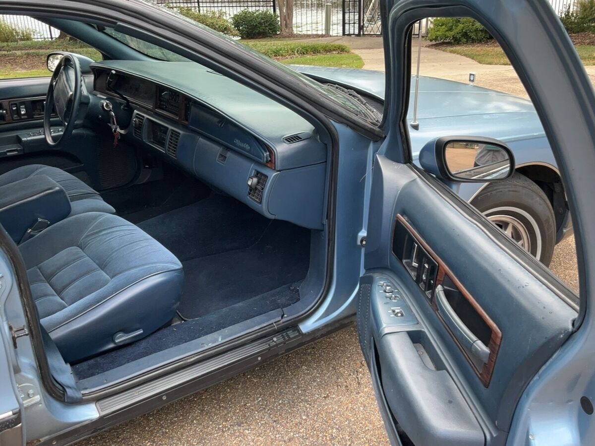 1991 Oldsmobile Custom Cruiser - photo 6
