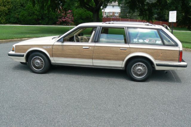 1991 Oldsmobile Cutlass SL station wagon. Woody edition 1991 Oldsmobile Cutlass Cruiser SL