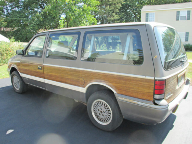 1991 Plymouth Grand Voyager - photo 2