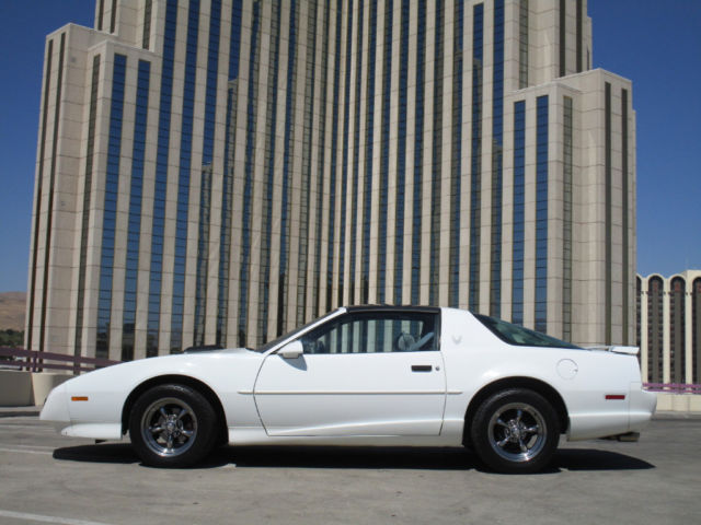 1991 Pontiac Firebird 2dr Coupe Firebird Hatchback - photo 2