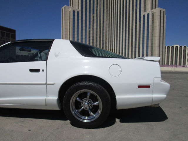 1991 Pontiac Firebird 2dr Coupe Firebird Hatchback - photo 3