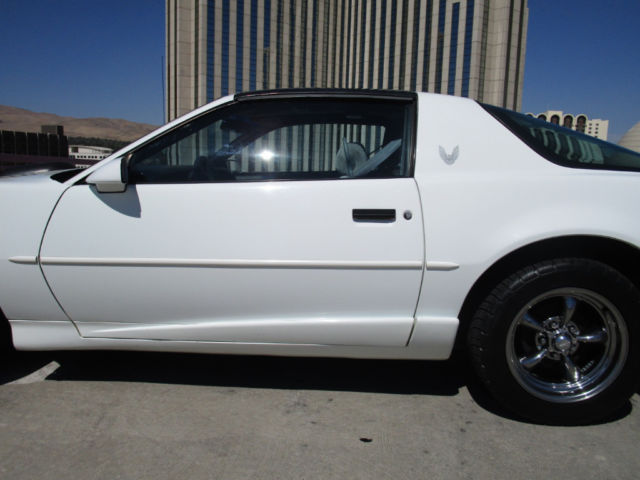 1991 Pontiac Firebird 2dr Coupe Firebird Hatchback - photo 4