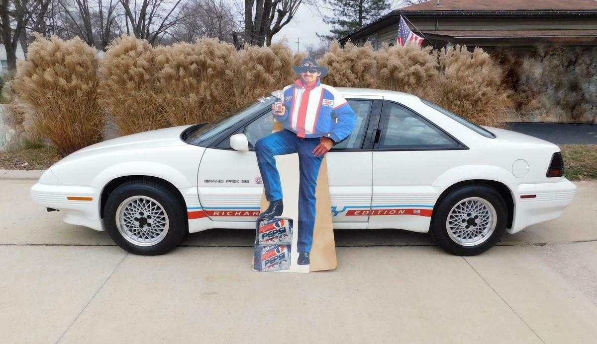 1991 Pontiac Grand Prix SE RICHARD PETTY EDITION 467 Miles ONE OF 43 PRODUCED!!! 1991 Pontiac Grand Prix SE RICHARD PETTY EDITION