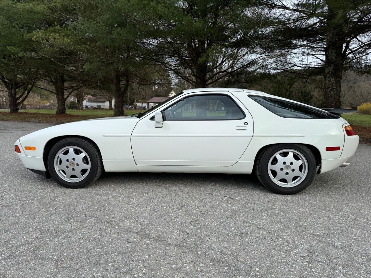 1991 Porsche 928 GT 5 Speed Very Nice Well Sorted Example - photo 2