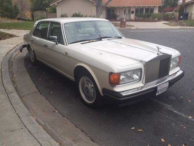 1991 Rolls-Royce Silver Spirit/Spur/Dawn CREAM WITH BROWN PIPPING - photo 7